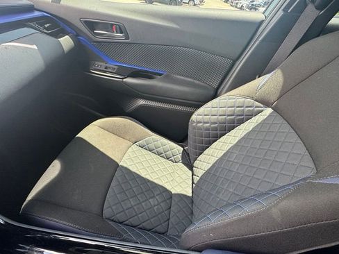 Used 2020 Toyota C-HR XLE FWD image 21