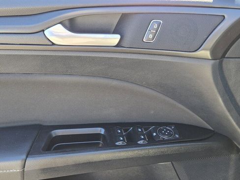 Used 2018 Ford Fusion SE w/ Equipment Group 201A FWD image 18