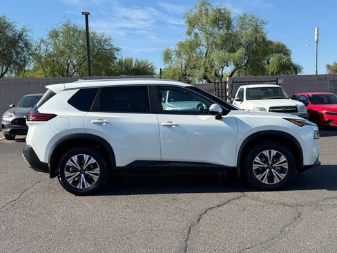 Used 2023 Nissan Rogue SV w/ SV Premium Package FWD image 9