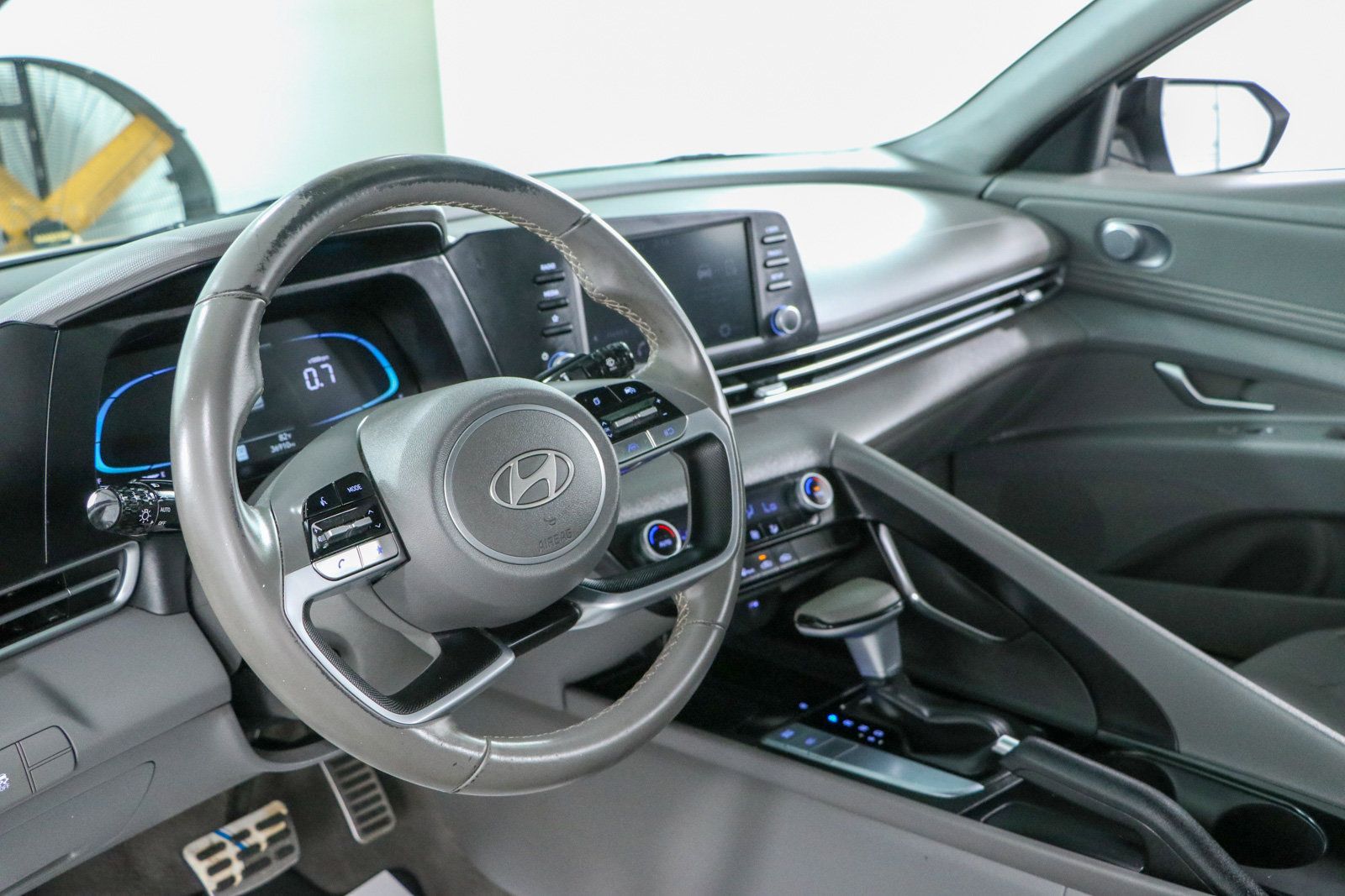 Used 2025 Hyundai Elantra Sport FWD image 22