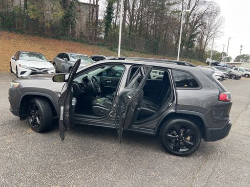 Used 2019 Jeep Cherokee Latitude Plus image 18