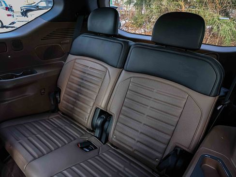 Certified 2024 Kia EV9 Land image 18