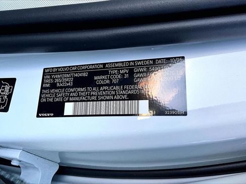 New 2026 Volvo XC60 B5 Ultra w/ Climate Package image 8