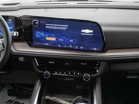 New 2026 Chevrolet Suburban LS RWD image 15