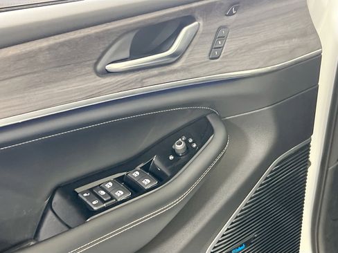 Used 2022 Jeep Grand Cherokee Overland w/ Luxury Tech Group IV image 17