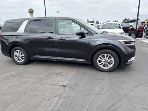 Used 2024 Kia Carnival LX FWD image 13