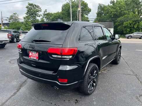 Used 2018 Jeep Grand Cherokee Altitude AWD/4WD image 6
