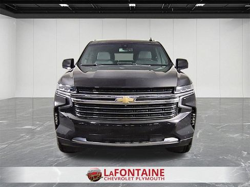 Used 2022 Chevrolet Suburban LT w/ Luxury Package image 3