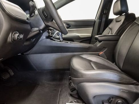 Certified 2025 Jeep Compass Limited AWD/4WD image 11