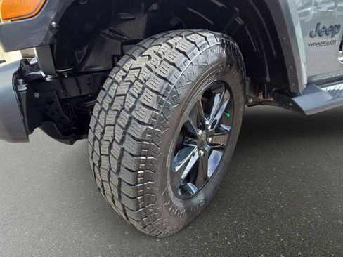 Used 2019 Jeep Wrangler Unlimited Sahara AWD/4WD image 34