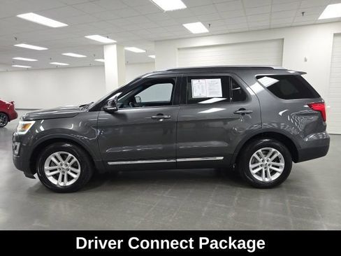 Used 2016 Ford Explorer XLT w/ Equipment Group 202A FWD image 3