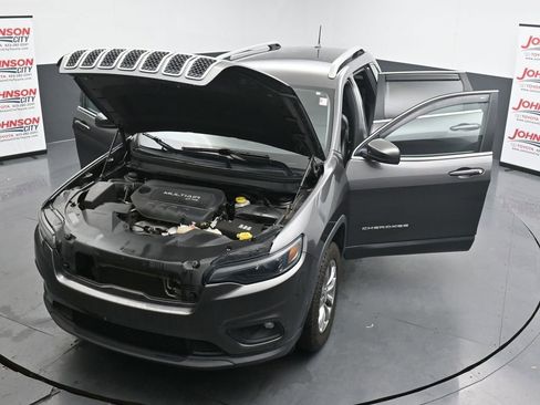 Used 2019 Jeep Cherokee Latitude Plus w/ Comfort/Convenience Group AWD/4WD image 40