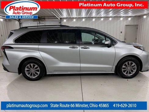 Used 2023 Toyota Sienna XLE AWD/4WD image 6