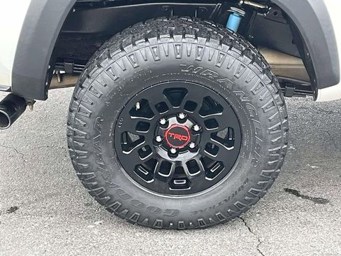 Used 2022 Toyota Tacoma TRD Off-Road w/ TRD Premium Off Road Package image 13