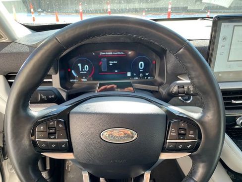 Certified 2025 Ford Explorer Platinum w/ Ultimate Package image 31