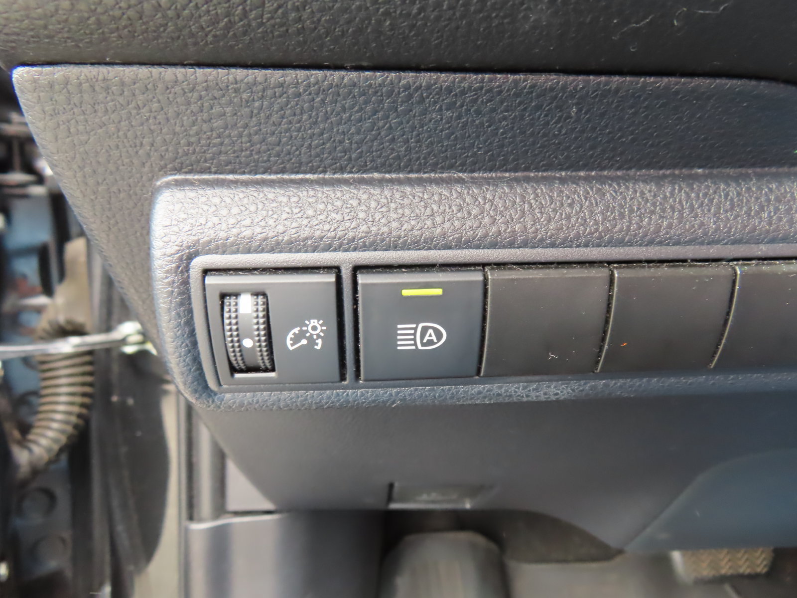 Used 2022 Toyota Corolla SE FWD image 12