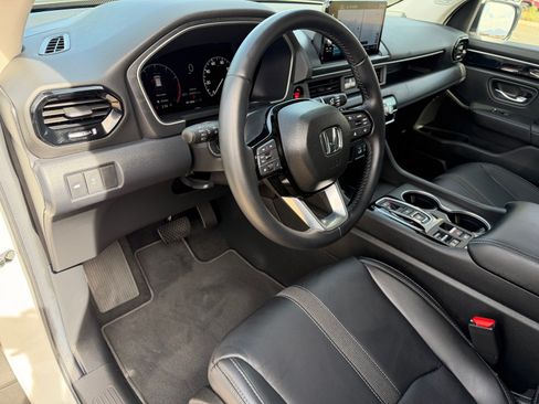 Used 2025 Honda Pilot Touring image 14