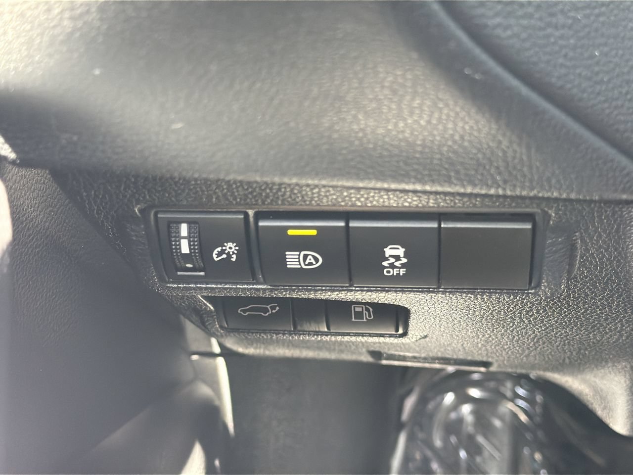 Used 2024 Toyota Corolla Cross AWD Hybrid w/ Convenience Package image 27