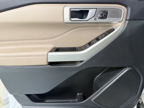 Used 2023 Ford Explorer Limited w/ Equipment Group 301A image 10