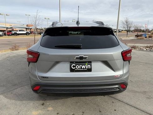 Used 2025 Chevrolet Trax RS w/ Sunroof Package image 8