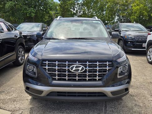 Used 2025 Hyundai Venue SEL FWD image 2
