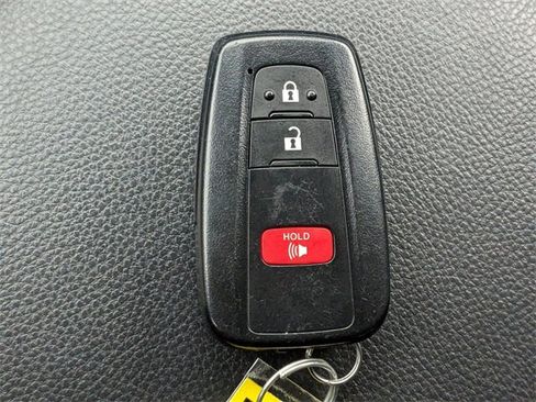 Used 2025 Toyota RAV4 XLE image 32