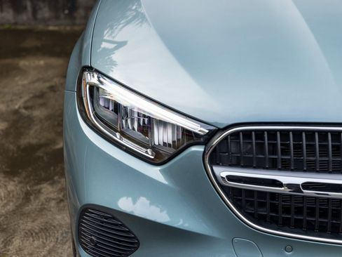 Used 2025 Mercedes-Benz GLC 350e 4MATIC image 14