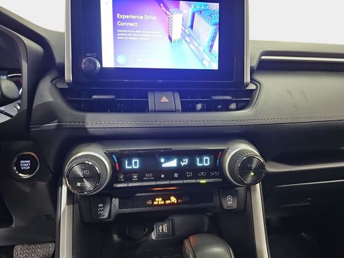 Used 2025 Toyota RAV4 XLE AWD/4WD image 22