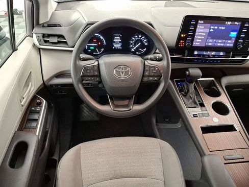 Certified 2024 Toyota Sienna LE image 20