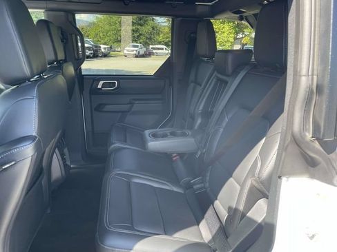 Used 2025 Ford Bronco Outer Banks AWD/4WD image 12