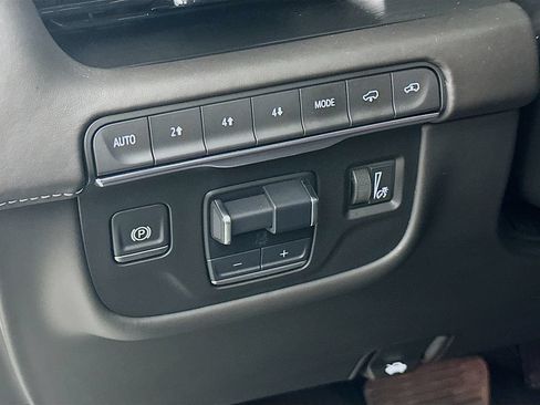 Used 2024 Cadillac Escalade ESV Sport Platinum w/ LPO, ONYX Package AWD/4WD image 14