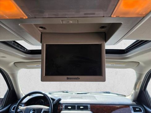 Used 2010 Chevrolet Tahoe LTZ AWD/4WD image 15