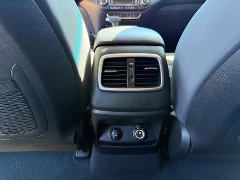 Used 2020 Kia Sorento S image 23
