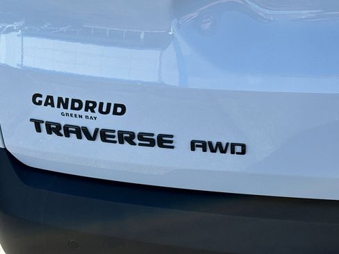 Used 2022 Chevrolet Traverse LT image 8