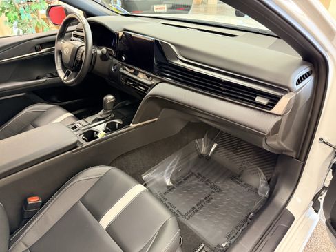 Used 2025 Toyota Camry SE FWD image 42