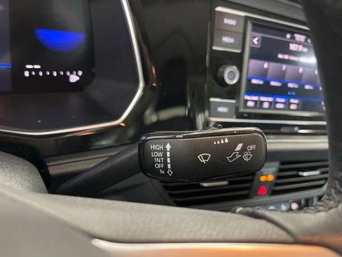 Used 2023 Volkswagen Jetta SE w/ Panoramic Sunroof Package FWD image 18