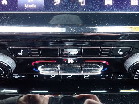 Used 2023 Jeep Grand Cherokee L Laredo image 23