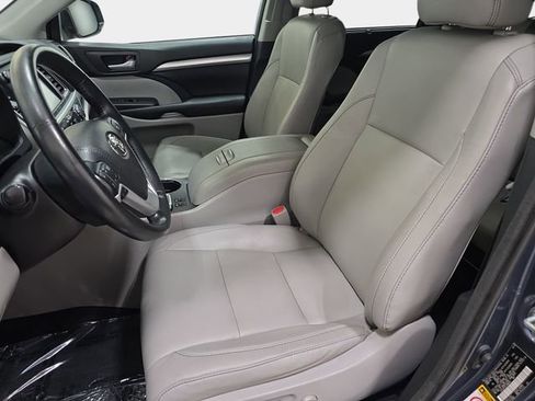 Used 2018 Toyota Highlander XLE AWD/4WD image 13