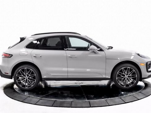 Certified 2025 Porsche Macan image 8