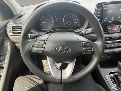 Used 2019 Hyundai Elantra GT FWD image 12
