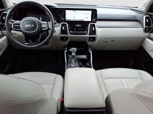 Used 2023 Kia Sorento EX w/ Panoramic Sunroof Package image 11