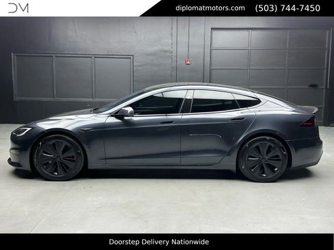 Used 2024 Tesla Model S Plaid image 3