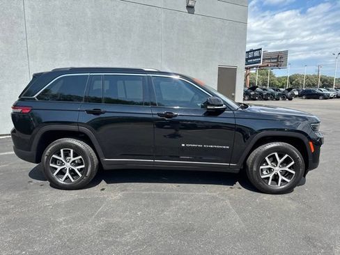 Used 2024 Jeep Grand Cherokee Limited w/ Trailer Tow Package AWD/4WD image 16