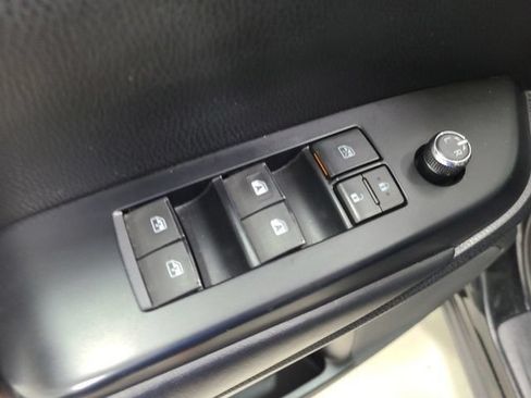 Used 2018 Toyota Highlander XLE AWD/4WD image 27