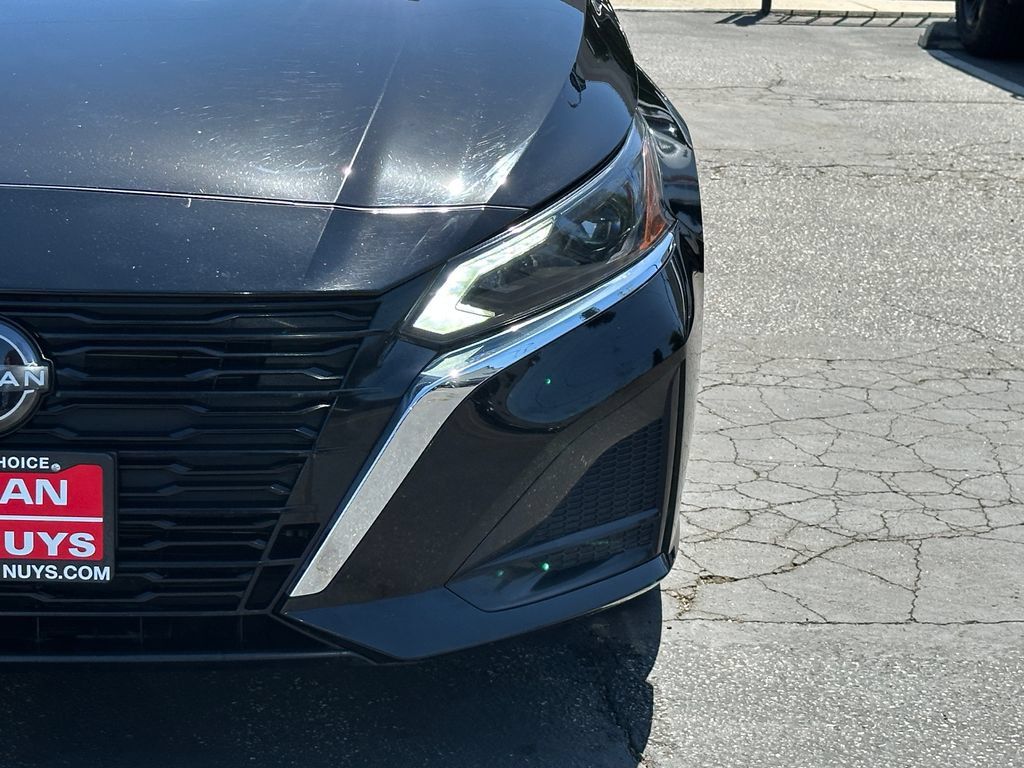 Used 2024 Nissan Altima 2.5 SV FWD image 13