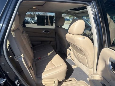 Used 2015 Nissan Pathfinder Platinum image 18