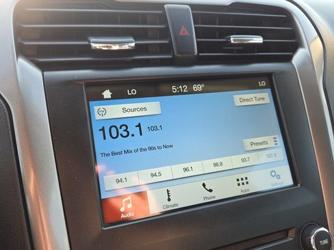 Used 2017 Ford Fusion SE w/ Fusion SE Technology Package FWD image 21
