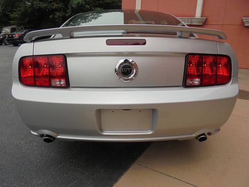 Used 2009 Ford Mustang GT RWD image 27