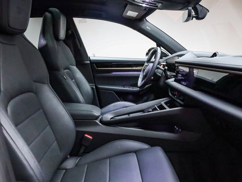 Used 2025 Porsche Macan Electric image 22