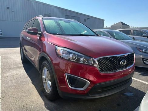 Used 2016 Kia Sorento AWD w/ LX Convenience Package image 2